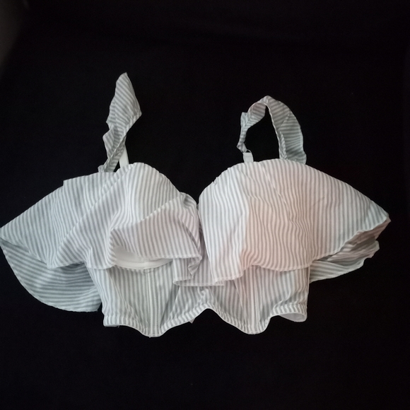 💕 Victoria Secret Striped Ruffle Bra - Picture 3 of 7